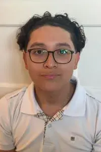 Porträt von Cristian, Lernende/r in der Kita Bärlis