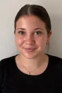 Porträt von Hanna, PraktikantIn in der Kita Bärlis