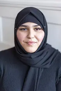 Porträt von Iman, KitaleiterIn in der Kita Bärlis