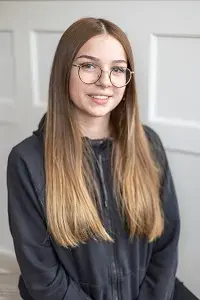 Porträt von Sabrina, Lernende/r in der Kita Bärlis