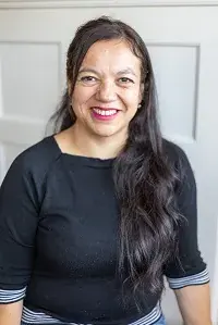 Porträt von Yesenia, MiterzieherIn in der Kita Bärlis
